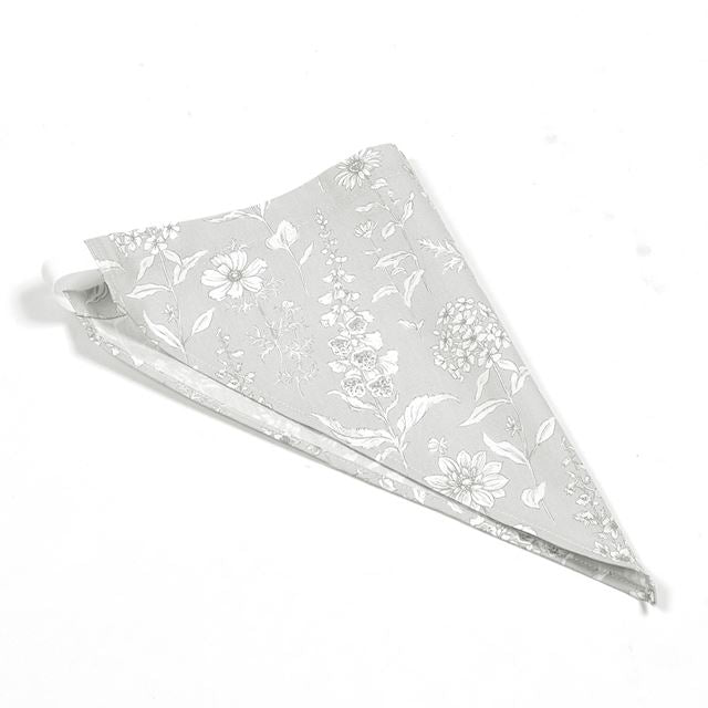 カラフルキャンディスタイルの三角巾付きキッズエプロン。子供用で、着脱簡単。男の子と女の子兼用で、家庭科の授業やお手伝いで大活躍。