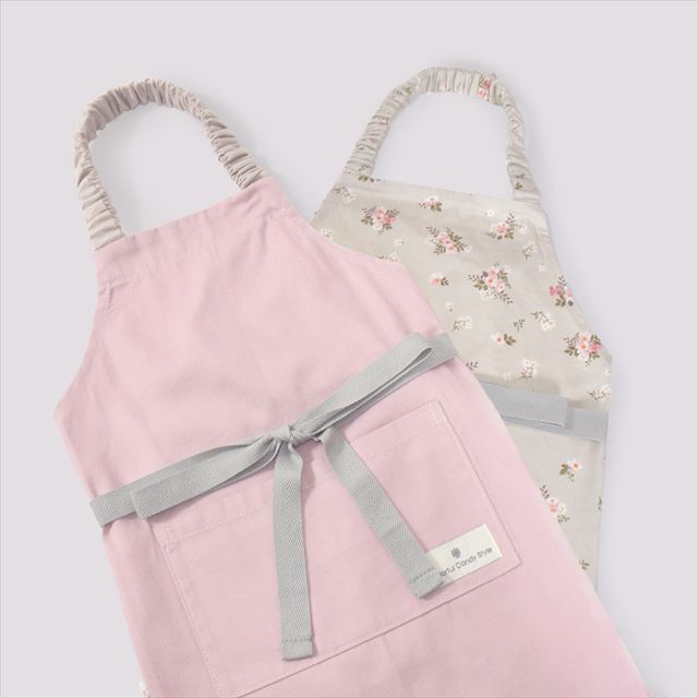カラフルキャンディスタイルの三角巾付きキッズエプロン。子供用で、着脱簡単。男の子と女の子兼用で、家庭科の授業やお手伝いで大活躍。