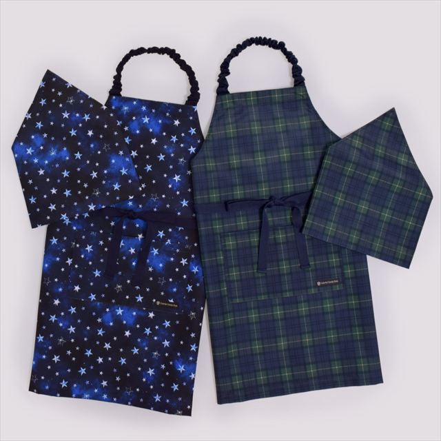 カラフルキャンディスタイルの三角巾付きキッズエプロン。子供用で、着脱簡単。男の子と女の子兼用で、家庭科の授業やお手伝いで大活躍。