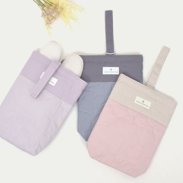 カラフルキャンディスタイルのシューズケース。子供用で、保育園や小学校で必要な上履き入れ。男の子と女の子兼用で入園、入学グッズとして大活躍。