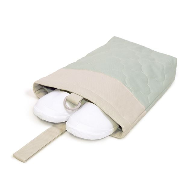 カラフルキャンディスタイルのシューズケース。子供用で、保育園や小学校で必要な上履き入れ。男の子と女の子兼用で入園、入学グッズとして大活躍。