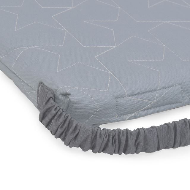 カラフルキャンディスタイルの座布団。キルティング素材で椅子用のクッション。男の子と女の子兼用で通園、通学で大活躍。