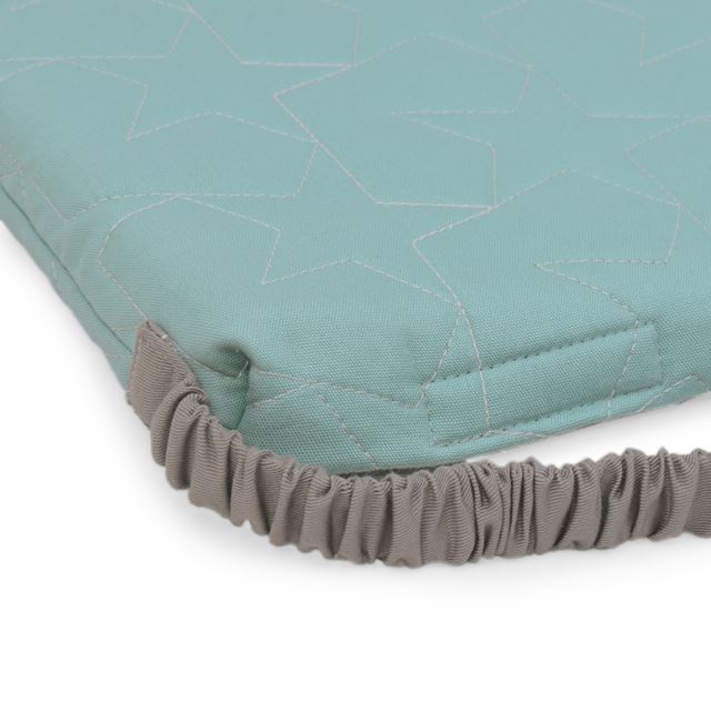 カラフルキャンディスタイルの座布団。キルティング素材で椅子用のクッション。男の子と女の子兼用で通園、通学で大活躍。