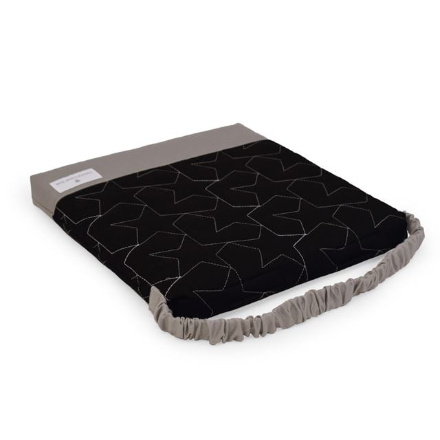 カラフルキャンディスタイルの座布団。キルティング素材で椅子用のクッション。男の子と女の子兼用で通園、通学で大活躍。