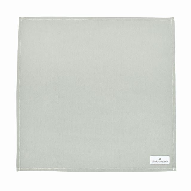 カラフルキャンディスタイルのランチクロス。給食トレーや食器の下に敷ける大きめサイズ。ランチボックスやコップ、スプーンも並べられます。