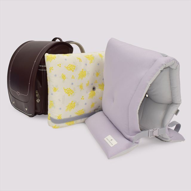 カラフルキャンディスタイルの防災頭巾。椅子固定ゴム付きで、座布団にもなる便利な防災ずきん。男の子と女の子兼用で大活躍。