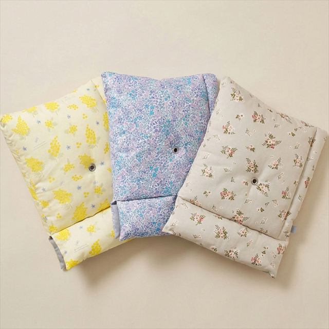 カラフルキャンディスタイルの防災頭巾。椅子固定ゴム付きで、座布団にもなる便利な防災ずきん。男の子と女の子兼用で大活躍。