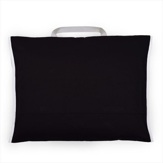 カラフルキャンディスタイルの防災頭巾カバー。おしゃれで背もたれや座布団にもできるタイプ。中綿入りキルティングの表面はシワになりにくく、小さな子どもにも扱いやすい安心素材です。