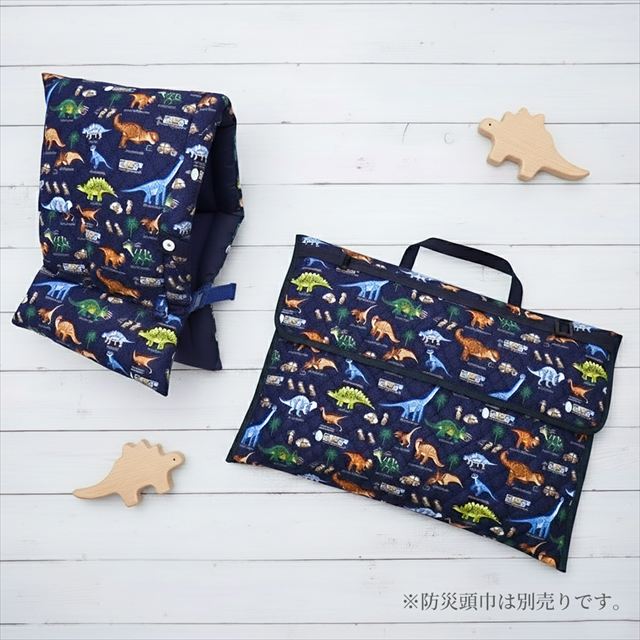 カラフルキャンディスタイルの防災頭巾カバー。おしゃれで背もたれや座布団にもできるタイプ。中綿入りキルティングの表面はシワになりにくく、小さな子どもにも扱いやすい安心素材です。