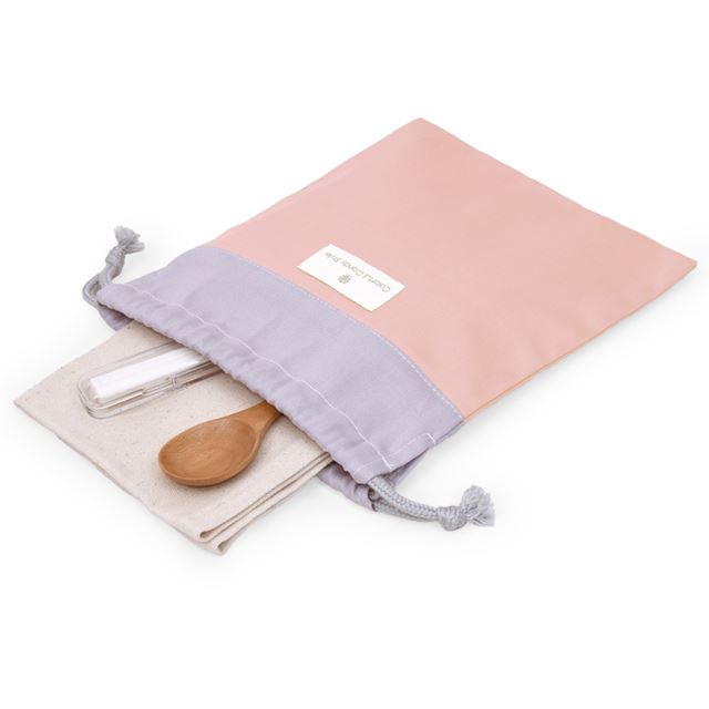 カラフルキャンディスタイルの給食袋。子供用で、ランチョンマットやお箸が入るおしゃれな巾着袋。男の子と女の子兼用で大活躍。