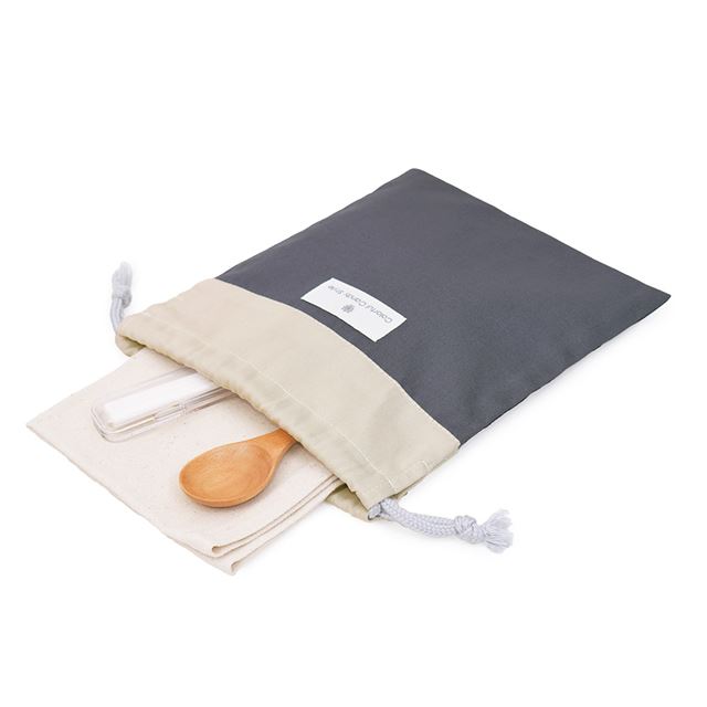 カラフルキャンディスタイルの給食袋。子供用で、ランチョンマットやお箸が入るおしゃれな巾着袋。男の子と女の子兼用で大活躍。