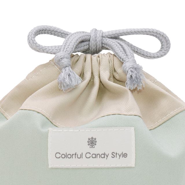 カラフルキャンディスタイルの給食袋。子供用で、ランチョンマットやお箸が入るおしゃれな巾着袋。男の子と女の子兼用で大活躍。