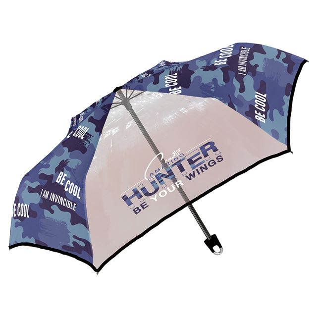 ペイント風のカモフラージュとクールなロゴがかっこいい！カバンに下げられるカラビナ手元仕様。