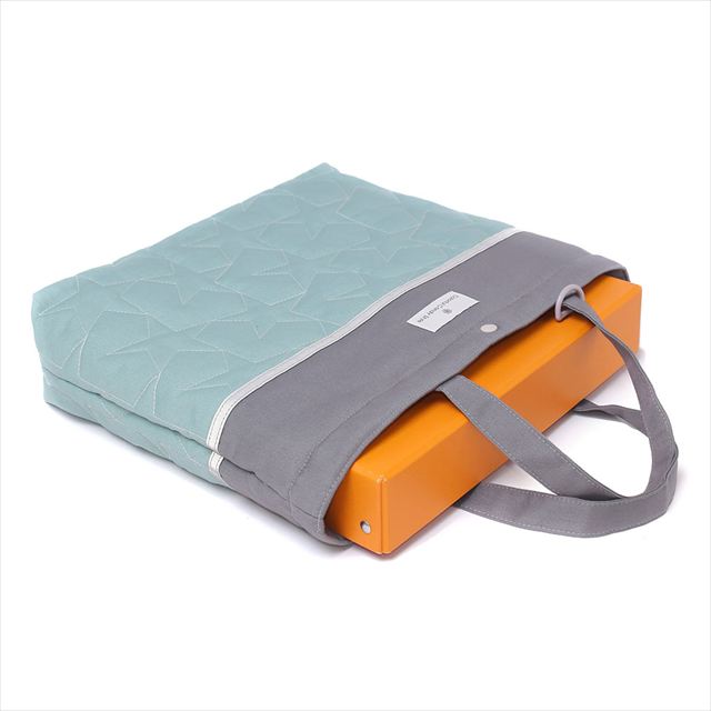 カラフルキャンディスタイルのマチ付きレッスンバッグ。丈夫なキルティング素材の手提げバッグ。男の子と女の子兼用で通園・通学でも大活躍。