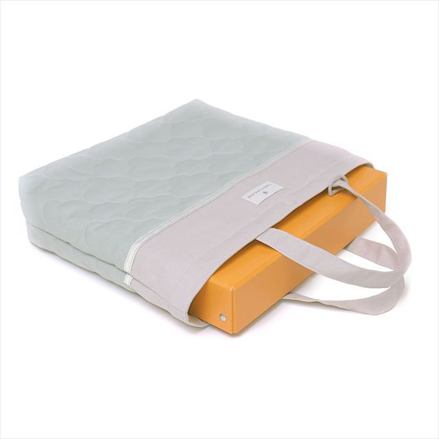 カラフルキャンディスタイルのマチ付きレッスンバッグ。丈夫なキルティング素材の手提げバッグ。男の子と女の子兼用で通園・通学でも大活躍。