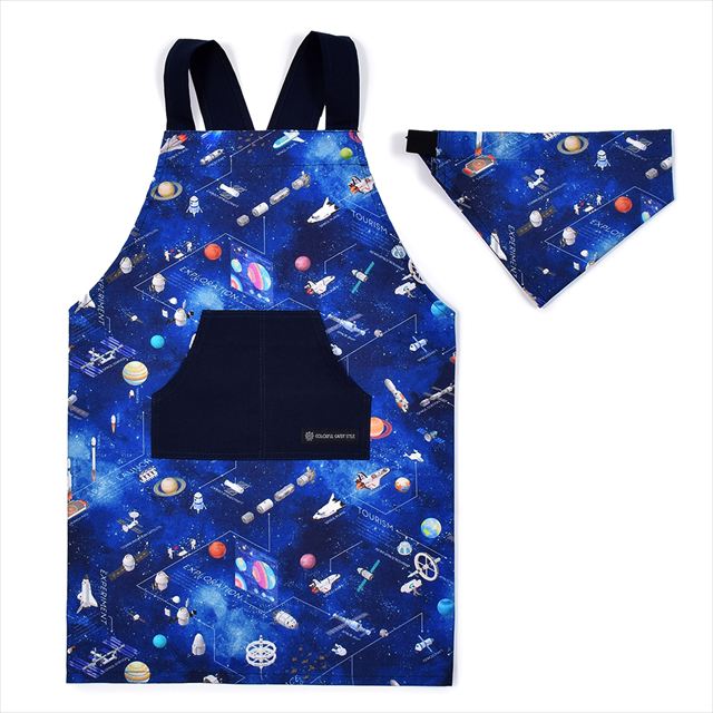 カラフルキャンディスタイルの三角巾付きキッズエプロン。子供用で、かぶるだけのバッククロスタイプ。男の子と女の子兼用で大活躍。