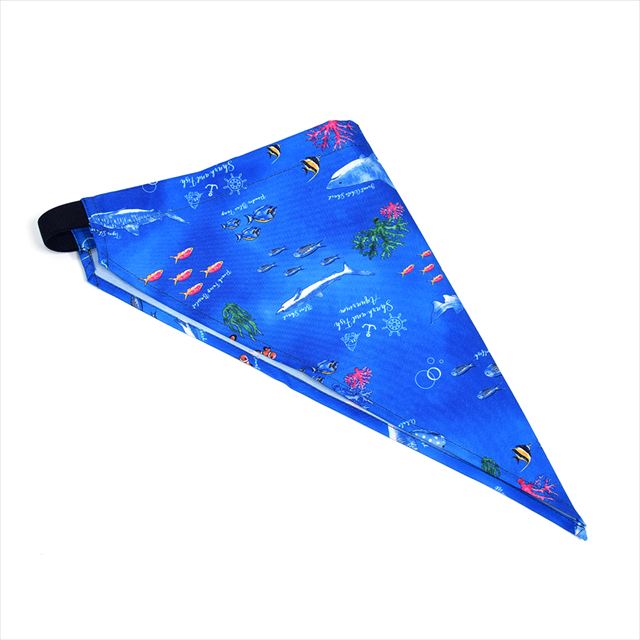 カラフルキャンディスタイルの三角巾付きキッズエプロン。水や液体が表面に弾いて滑り落ちるはっ水機能。調理実習やお手伝いなど、調理中や食べこぼしの汚れを防ぎ、汚れてもサッと拭くだけお手入れ簡単です。