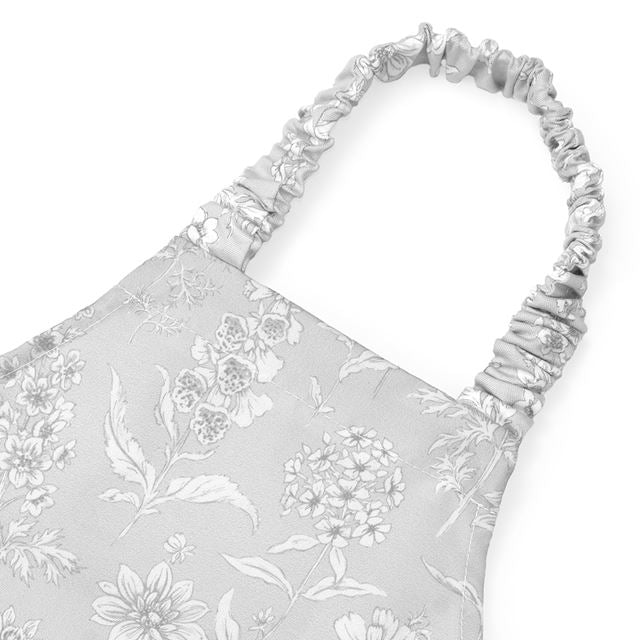 カラフルキャンディスタイルの三角巾付きキッズエプロン。水や液体が表面に弾いて滑り落ちるはっ水機能。調理実習やお手伝いなど、調理中や食べこぼしの汚れを防ぎ、汚れてもサッと拭くだけお手入れ簡単です。