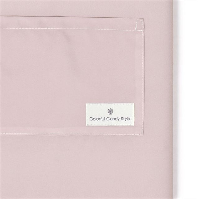 カラフルキャンディスタイルの三角巾付きキッズエプロン。水や液体が表面に弾いて滑り落ちるはっ水機能。調理実習やお手伝いなど、調理中や食べこぼしの汚れを防ぎ、汚れてもサッと拭くだけお手入れ簡単です。