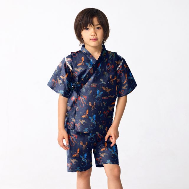 夏に涼しく快適！甚平が新登場！着崩れしにくく動きやすい、元気いっぱいのキッズにおすすめの甚平。花火や夏祭り・夕涼み会など、様々なシーンで活躍します。