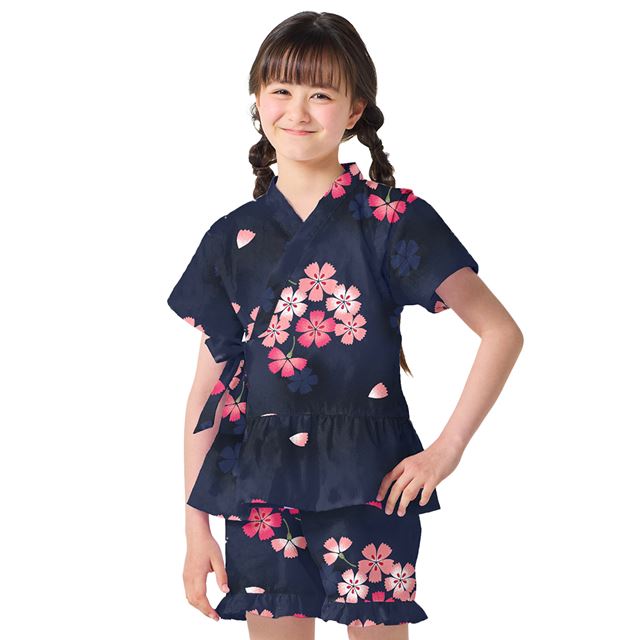 夏に涼しく快適！甚平が新登場！着崩れしにくく動きやすい、元気いっぱいのキッズにおすすめの甚平。花火や夏祭り・夕涼み会など、様々なシーンで活躍します。