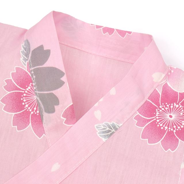夏に涼しく快適！甚平が新登場！着崩れしにくく動きやすい、元気いっぱいのキッズにおすすめの甚平。花火や夏祭り・夕涼み会など、様々なシーンで活躍します。