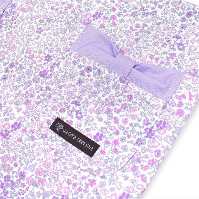 カラフルキャンディスタイルの三角巾付きキッズエプロン。水や液体が表面に弾いて滑り落ちるはっ水機能。調理実習やお手伝いなど、調理中や食べこぼしの汚れを防ぎ、汚れてもサッと拭くだけお手入れ簡単です。