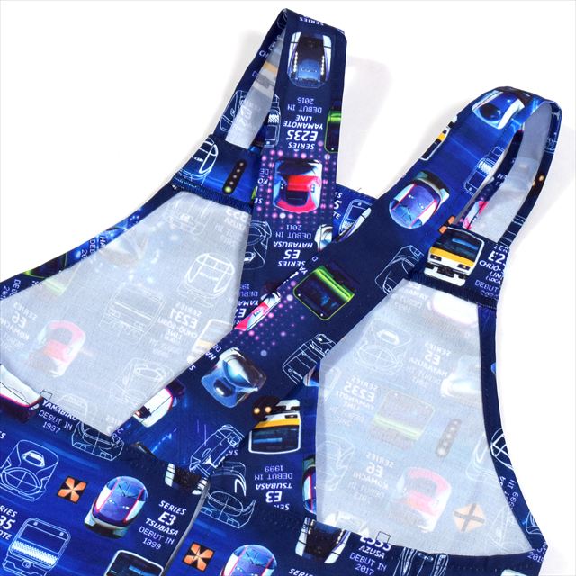 カラフルキャンディスタイルの三角巾付きキッズエプロン。水や液体が表面に弾いて滑り落ちるはっ水機能。調理実習やお手伝いなど、調理中や食べこぼしの汚れを防ぎ、汚れてもサッと拭くだけお手入れ簡単です。