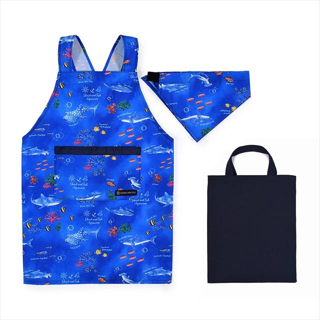 カラフルキャンディスタイルの三角巾付きキッズエプロン。水や液体が表面に弾いて滑り落ちるはっ水機能。調理実習やお手伝いなど、調理中や食べこぼしの汚れを防ぎ、汚れてもサッと拭くだけお手入れ簡単です。