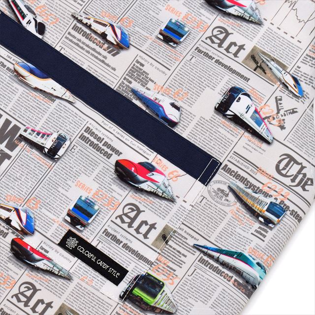 カラフルキャンディスタイルの三角巾付きキッズエプロン。水や液体が表面に弾いて滑り落ちるはっ水機能。調理実習やお手伝いなど、調理中や食べこぼしの汚れを防ぎ、汚れてもサッと拭くだけお手入れ簡単です。