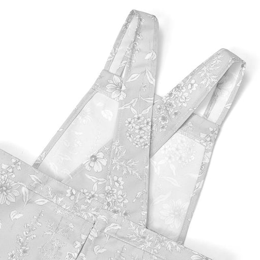 カラフルキャンディスタイルの三角巾付きキッズエプロン。水や液体が表面に弾いて滑り落ちるはっ水機能。調理実習やお手伝いなど、調理中や食べこぼしの汚れを防ぎ、汚れてもサッと拭くだけお手入れ簡単です。