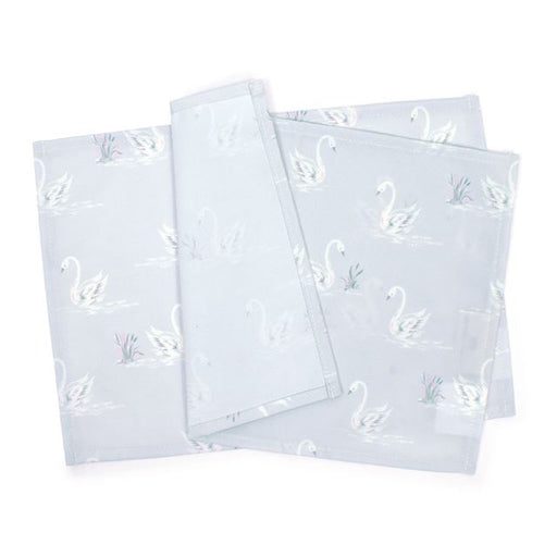 カラフルキャンディスタイルのランチョンマット。水や液体が表面に弾いて滑り落ちるはっ水機能。食べこぼしの汚れやシミを防ぎ、汚れてもサッと拭くだけお手入れ簡単です。