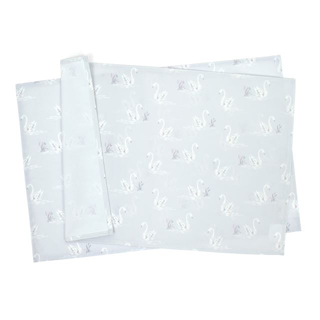 カラフルキャンディスタイルのランチョンマット。水や液体が表面に弾いて滑り落ちるはっ水機能。食べこぼしの汚れやシミを防ぎ、汚れてもサッと拭くだけお手入れ簡単です。