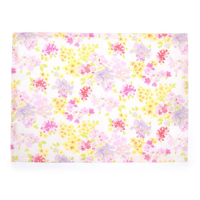 カラフルキャンディスタイルのランチョンマット。水や液体が表面に弾いて滑り落ちるはっ水機能。食べこぼしの汚れやシミを防ぎ、汚れてもサッと拭くだけお手入れ簡単です。