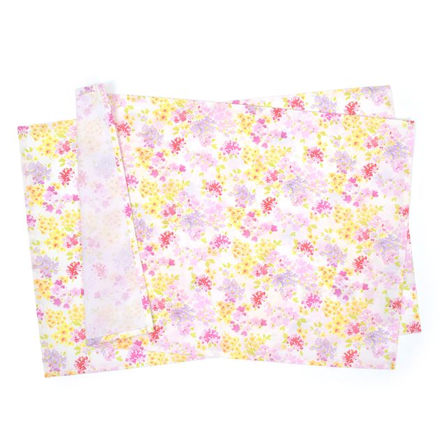 カラフルキャンディスタイルのランチョンマット。水や液体が表面に弾いて滑り落ちるはっ水機能。食べこぼしの汚れやシミを防ぎ、汚れてもサッと拭くだけお手入れ簡単です。