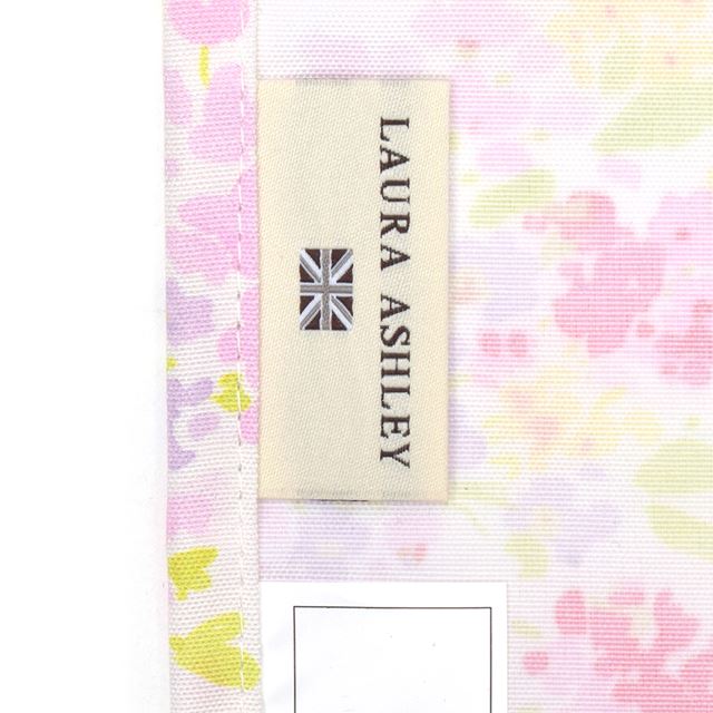 カラフルキャンディスタイルのランチョンマット。水や液体が表面に弾いて滑り落ちるはっ水機能。食べこぼしの汚れやシミを防ぎ、汚れてもサッと拭くだけお手入れ簡単です。