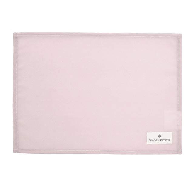 カラフルキャンディスタイルのランチョンマット。水や液体が表面に弾いて滑り落ちるはっ水機能。食べこぼしの汚れやシミを防ぎ、汚れてもサッと拭くだけお手入れ簡単です。