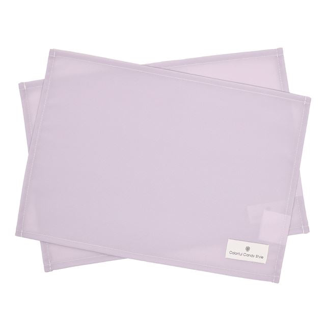 カラフルキャンディスタイルのランチョンマット。水や液体が表面に弾いて滑り落ちるはっ水機能。食べこぼしの汚れやシミを防ぎ、汚れてもサッと拭くだけお手入れ簡単です。