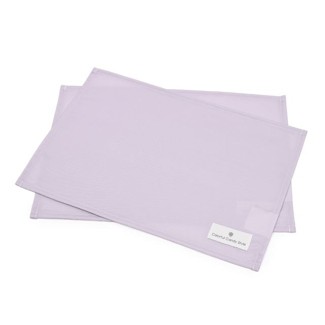 カラフルキャンディスタイルのランチョンマット。水や液体が表面に弾いて滑り落ちるはっ水機能。食べこぼしの汚れやシミを防ぎ、汚れてもサッと拭くだけお手入れ簡単です。