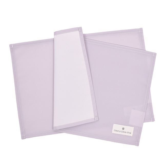 カラフルキャンディスタイルのランチョンマット。水や液体が表面に弾いて滑り落ちるはっ水機能。食べこぼしの汚れやシミを防ぎ、汚れてもサッと拭くだけお手入れ簡単です。