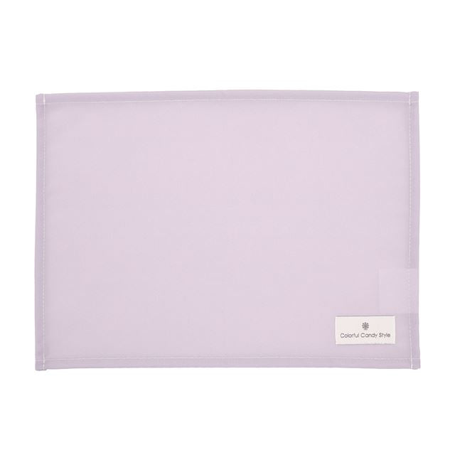 カラフルキャンディスタイルのランチョンマット。水や液体が表面に弾いて滑り落ちるはっ水機能。食べこぼしの汚れやシミを防ぎ、汚れてもサッと拭くだけお手入れ簡単です。