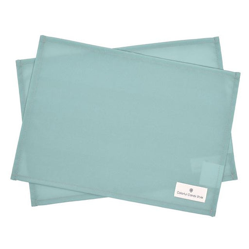 カラフルキャンディスタイルのランチョンマット。水や液体が表面に弾いて滑り落ちるはっ水機能。食べこぼしの汚れやシミを防ぎ、汚れてもサッと拭くだけお手入れ簡単です。