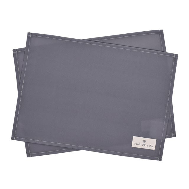 カラフルキャンディスタイルのランチョンマット。水や液体が表面に弾いて滑り落ちるはっ水機能。食べこぼしの汚れやシミを防ぎ、汚れてもサッと拭くだけお手入れ簡単です。