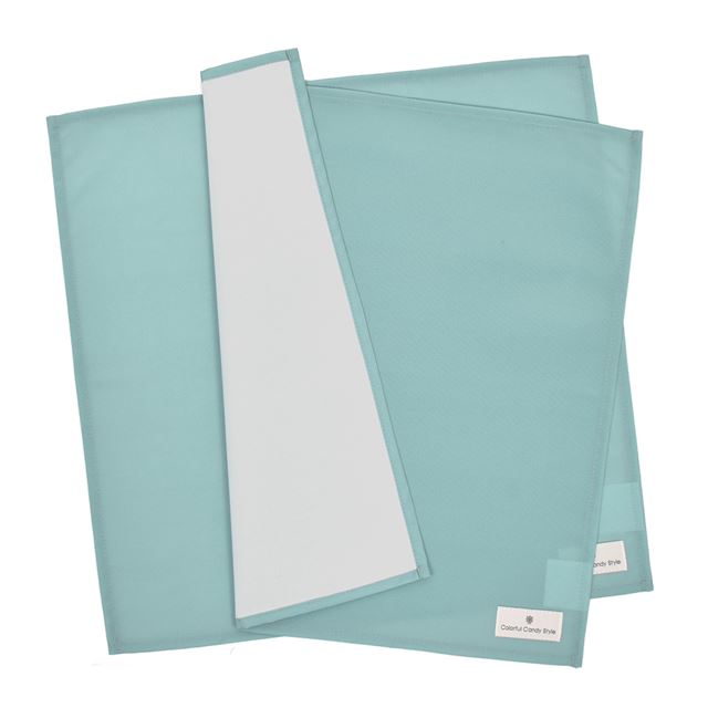 カラフルキャンディスタイルのランチクロス。水や液体が表面に弾いて滑り落ちるはっ水機能。食べこぼしの汚れやシミを防ぎ、汚れてもサッと拭くだけお手入れ簡単です。