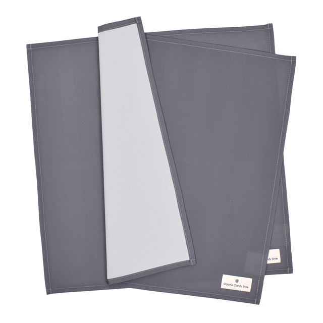 カラフルキャンディスタイルのランチクロス。水や液体が表面に弾いて滑り落ちるはっ水機能。食べこぼしの汚れやシミを防ぎ、汚れてもサッと拭くだけお手入れ簡単です。