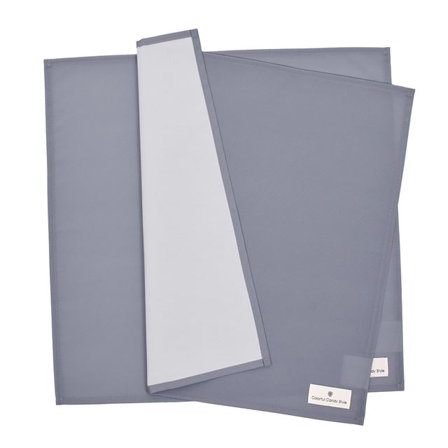 カラフルキャンディスタイルのランチクロス。水や液体が表面に弾いて滑り落ちるはっ水機能。食べこぼしの汚れやシミを防ぎ、汚れてもサッと拭くだけお手入れ簡単です。