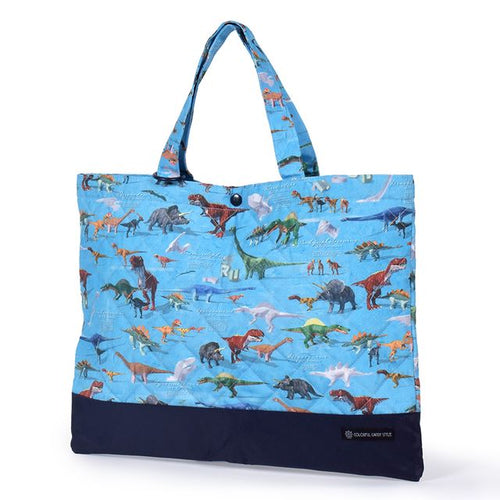 カラフルキャンディスタイルのレッスンバッグ 。快適さを追求した新素材は、耐久性のある軽い素材なので、毎日使うレッスンバッグに最適です。水や液体が表面に弾いて滑り落ちるはっ水機能は、汚れに強く水に濡れてもサッとひと拭き、お手入れ簡単です。