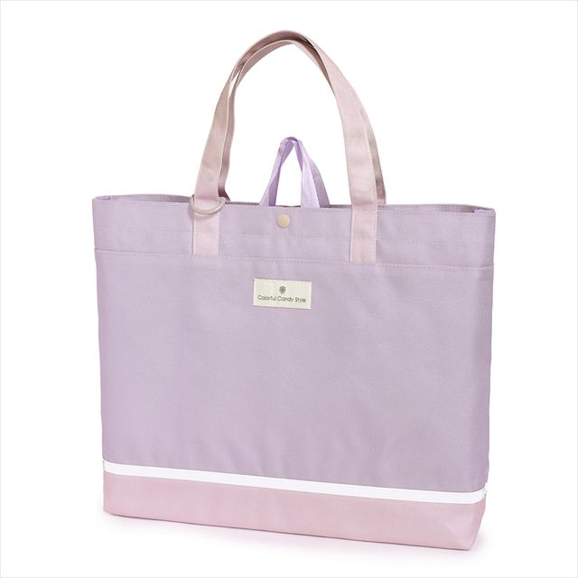 カラフルキャンディスタイルのレッスンバッグ 。快適さを追求した新素材は、耐久性のある軽い素材なので、毎日使うレッスンバッグに最適です。水や液体が表面に弾いて滑り落ちるはっ水機能は、汚れに強く水に濡れてもサッとひと拭き、お手入れ簡単です。
