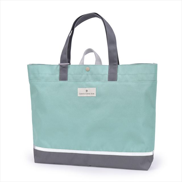 カラフルキャンディスタイルのレッスンバッグ 。快適さを追求した新素材は、耐久性のある軽い素材なので、毎日使うレッスンバッグに最適です。水や液体が表面に弾いて滑り落ちるはっ水機能は、汚れに強く水に濡れてもサッとひと拭き、お手入れ簡単です。