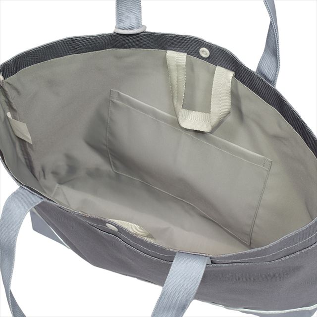 カラフルキャンディスタイルのレッスンバッグ 。快適さを追求した新素材は、耐久性のある軽い素材なので、毎日使うレッスンバッグに最適です。水や液体が表面に弾いて滑り落ちるはっ水機能は、汚れに強く水に濡れてもサッとひと拭き、お手入れ簡単です。